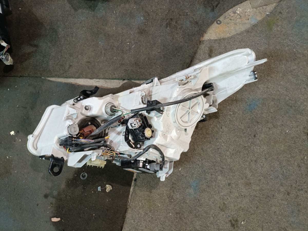 Фара 100-63864 100-63864 на Nissan Skyline V36 Фото 7