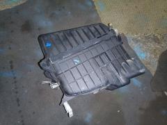 Корпус воздушного фильтра 17700-74720 на Toyota Gaia ACM10G 1AZ-FSE Фото 4
