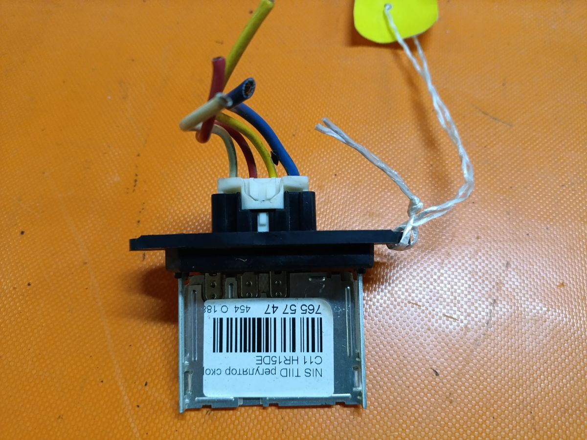 Регулятор скорости мотора отопителя на Nissan Tiida C11 HR15DE Фото 2