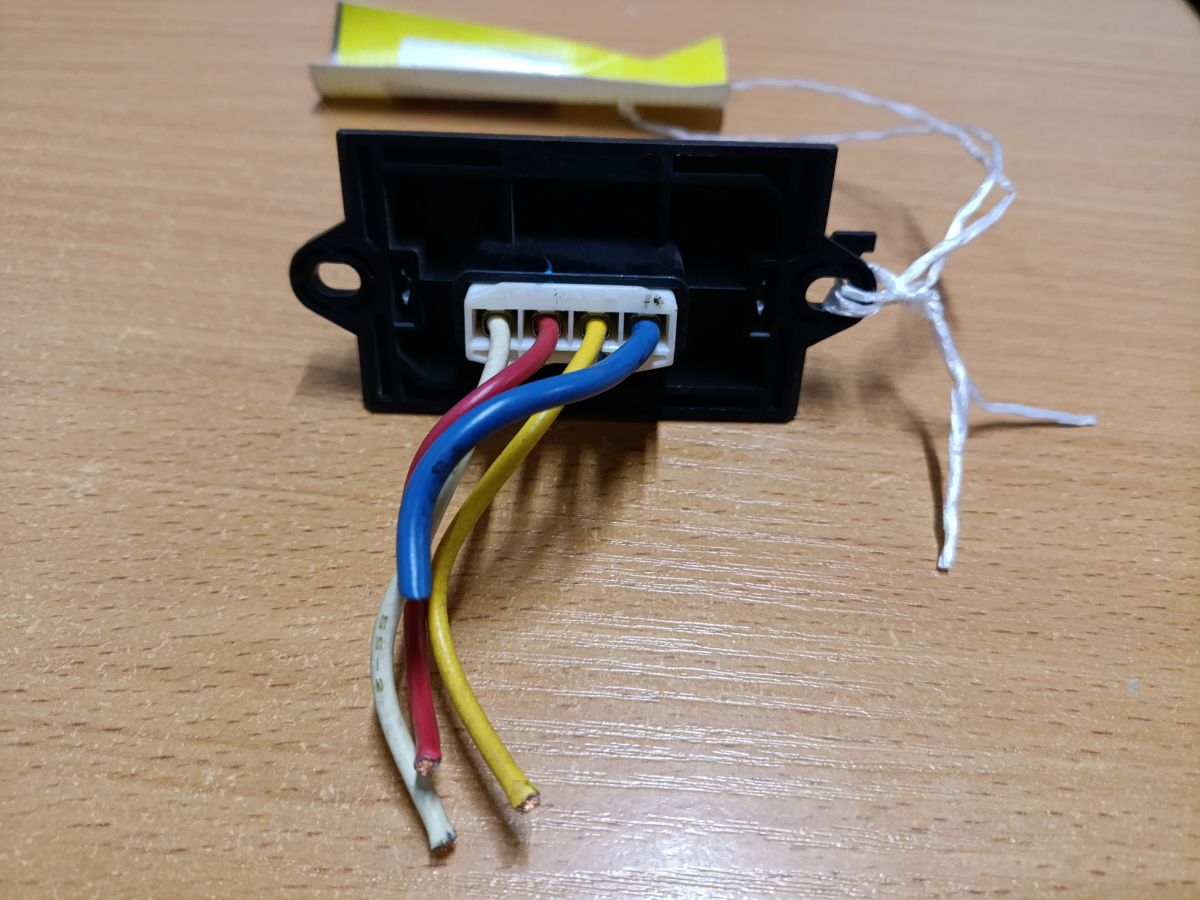 Регулятор скорости мотора отопителя на Nissan Tiida C11 HR15DE Фото 4