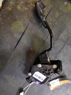 Педаль подачи топлива 78110-52010 на Toyota Ractis NCP105 1NZ-FE Фото 3