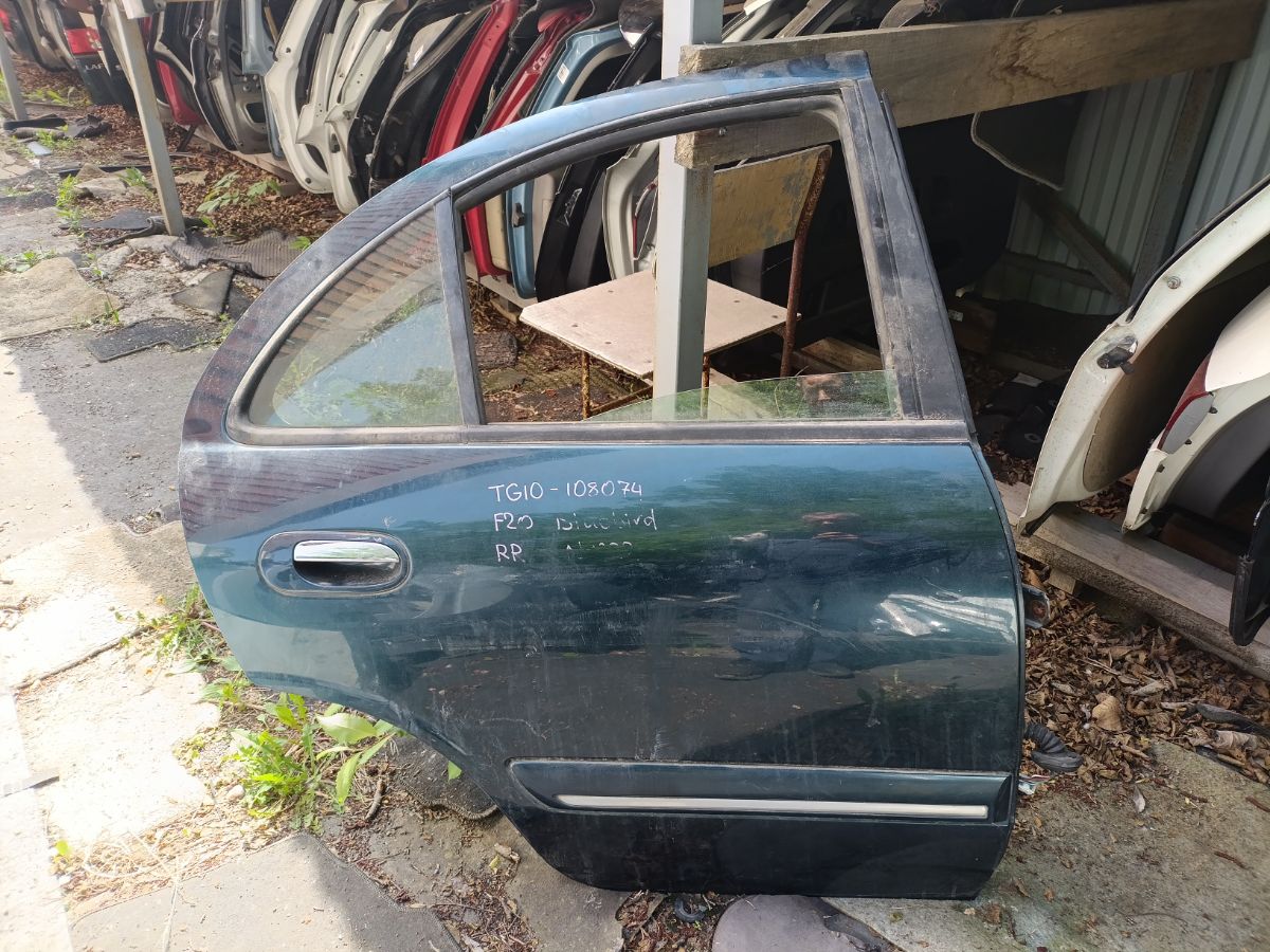 Дверь боковая на Nissan Bluebird Sylphy TG10 Фото 3
