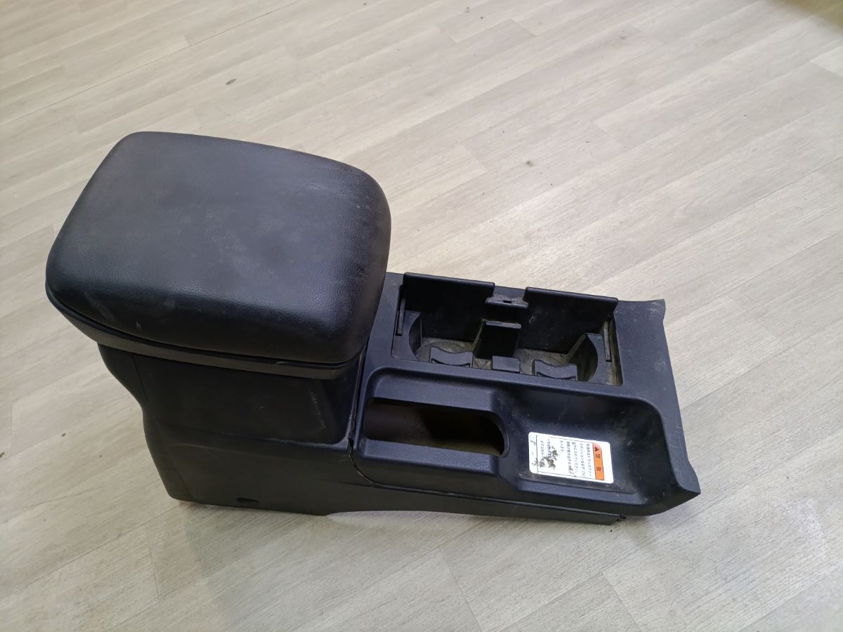 Подлокотник на Suzuki Escudo TDA4W Фото 6