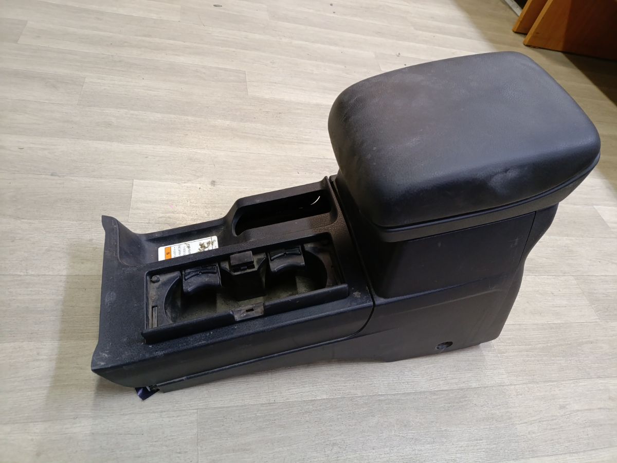 Подлокотник на Suzuki Escudo TDA4W Фото 7