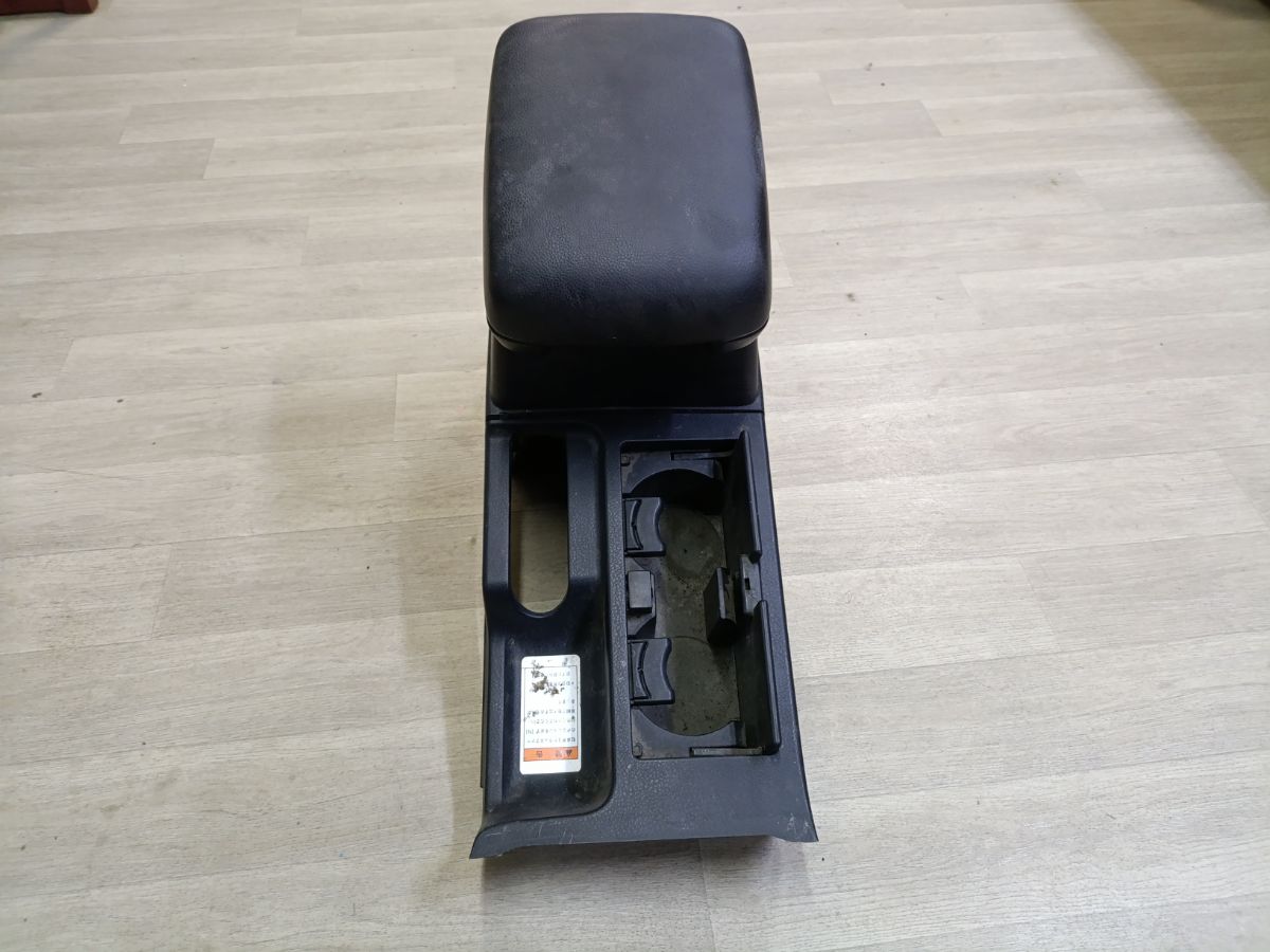 Подлокотник на Suzuki Escudo TDA4W Фото 8