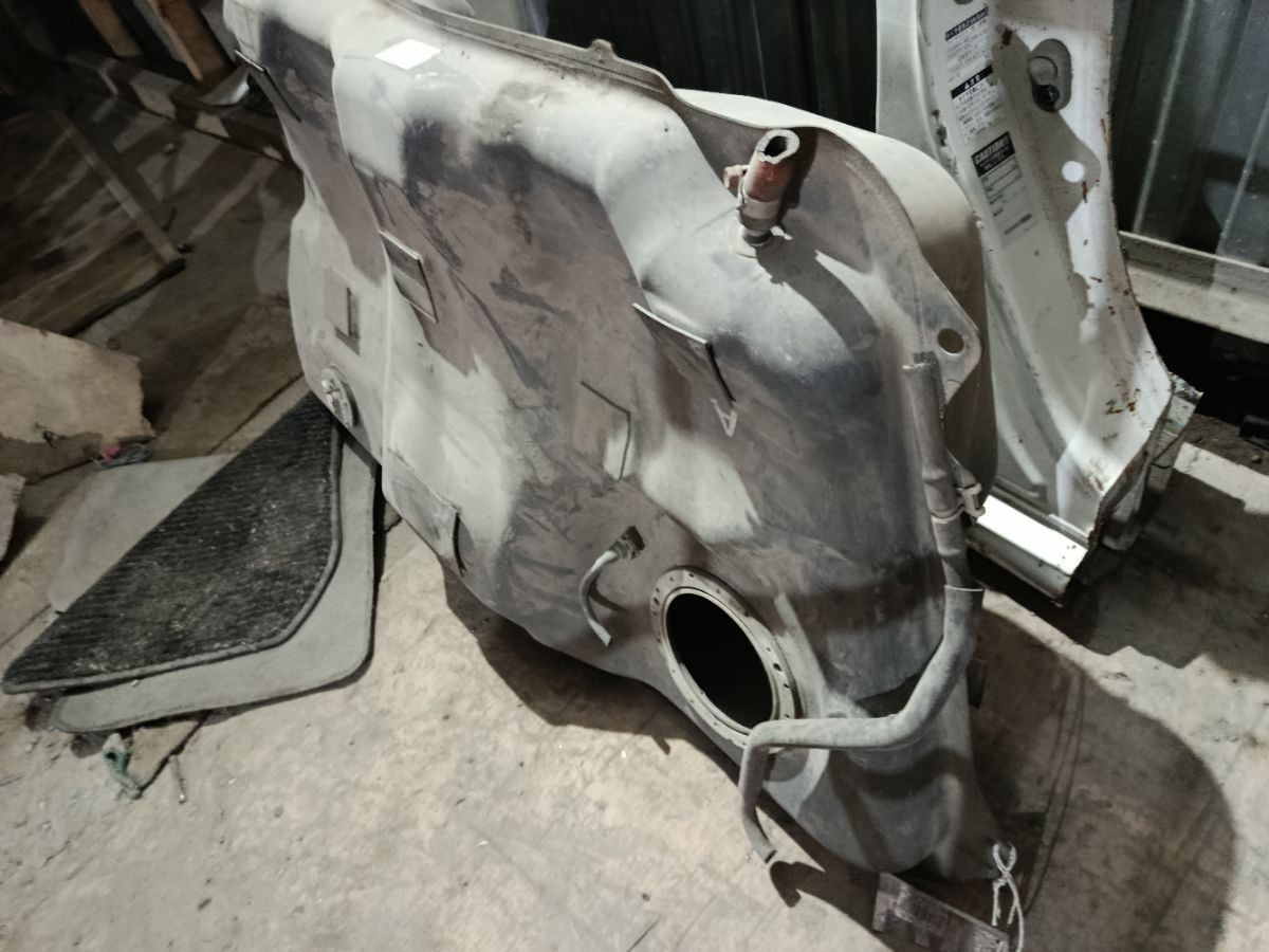 Бак топливный на Toyota Corolla Fielder NZE144G 1NZ-FE Фото 3