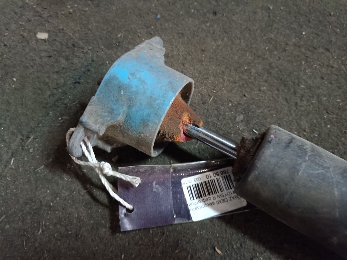 Амортизатор 1206032, 1209075, 1251758, 1305612, 1327469, 2S61-18008-AA, 2S61-18008-AC, 2S61-18008-AD, 2S61-18008-AE, 553308, CR-003R-DY3W, CR9024, D3502870XD, SJ-003R-DY3W, ST-003R-DY3W на Mazda Demio DY5W Фото 3