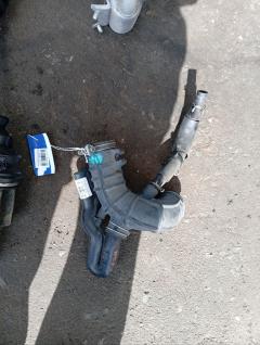 Патрубок воздушн.фильтра 17880-21070, 17880-21071 на Toyota Sienta NCP81G 1NZ-FE Фото 3