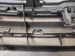 Решетка радиатора на Toyota Isis ZGM11G Фото 13