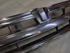 Решетка радиатора на Toyota Isis ZGM11G Фото 6