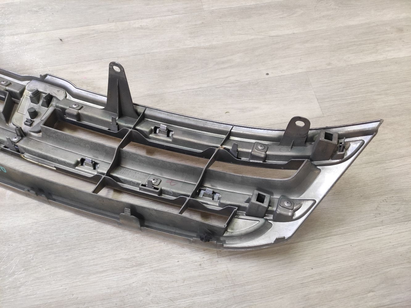 Решетка радиатора на Toyota Isis ZGM11G Фото 11