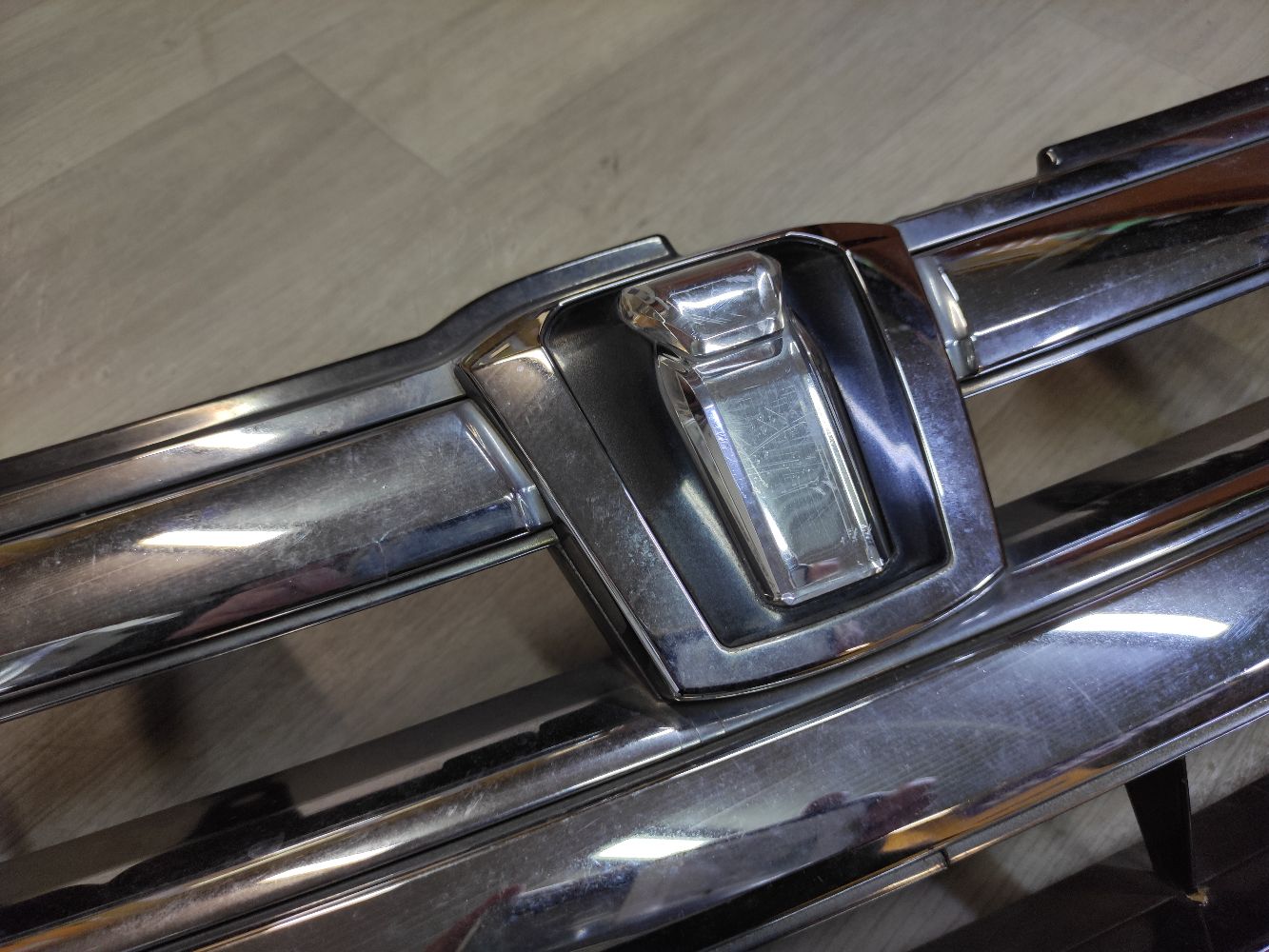 Решетка радиатора на Toyota Isis ZGM11G Фото 4