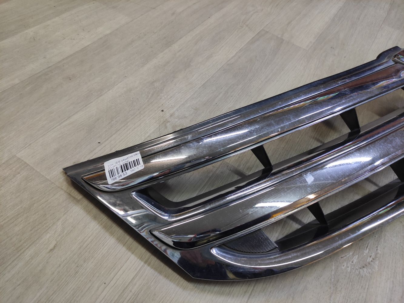 Решетка радиатора на Toyota Isis ZGM11G Фото 5