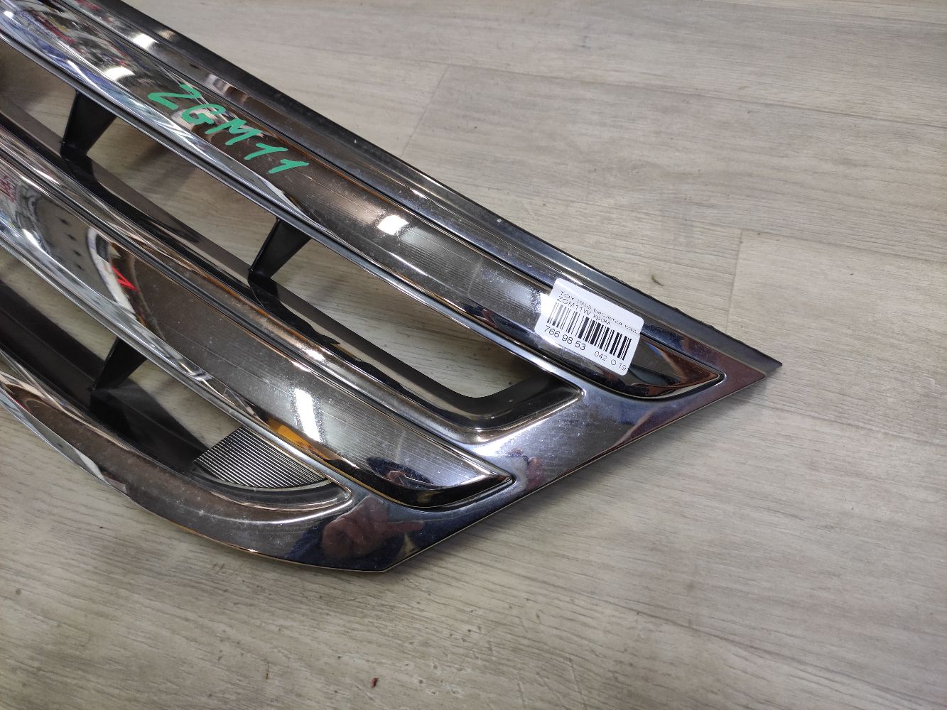 Решетка радиатора на Toyota Isis ZGM11G Фото 8