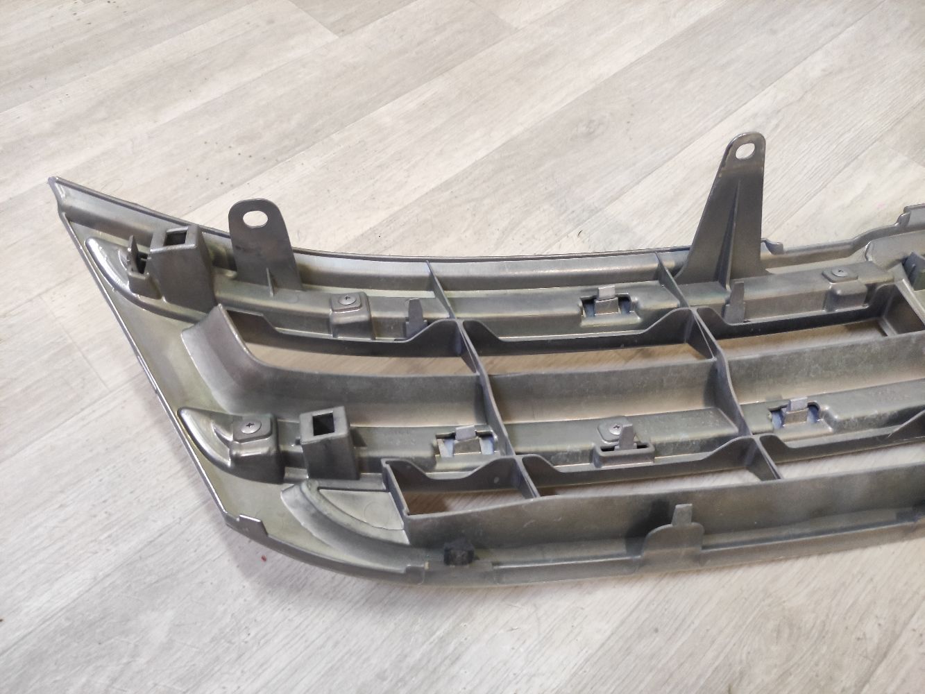 Решетка радиатора на Toyota Isis ZGM11G Фото 10