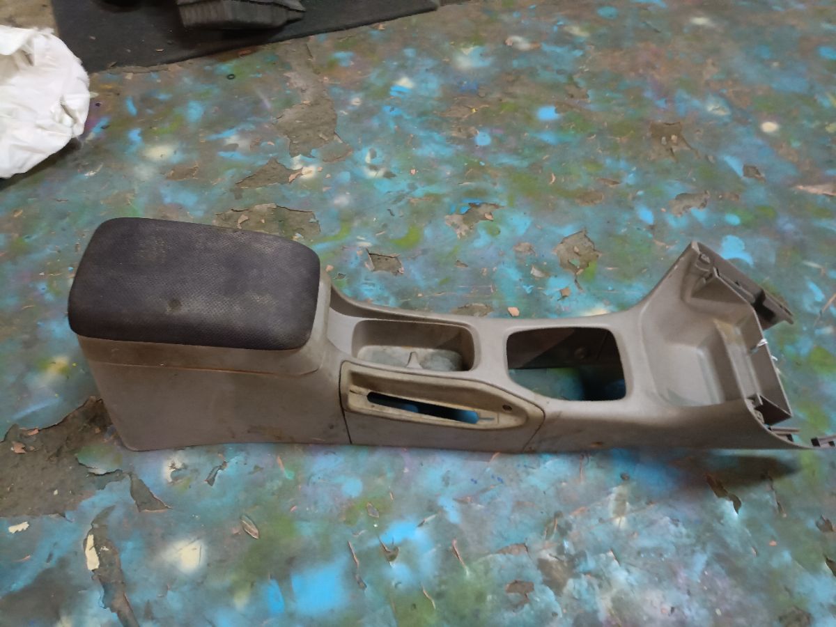 Подлокотник на Toyota Caldina ST210G Фото 3