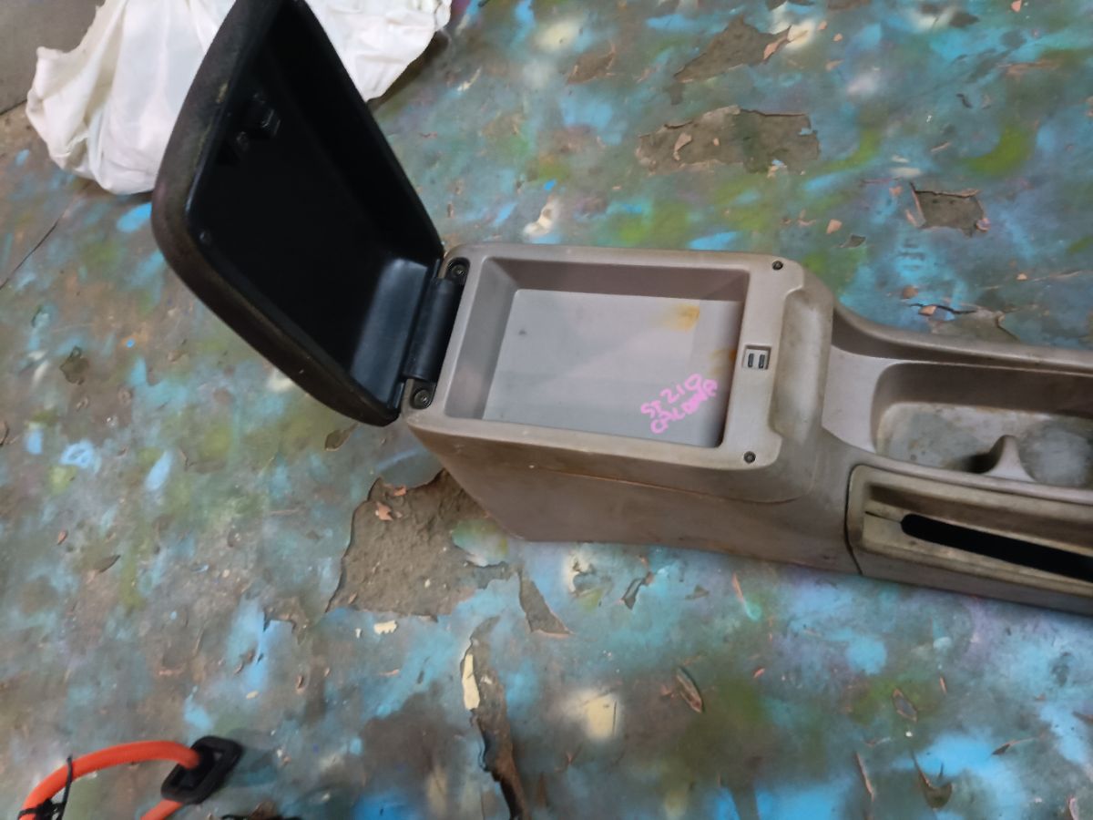 Подлокотник на Toyota Caldina ST210G Фото 4