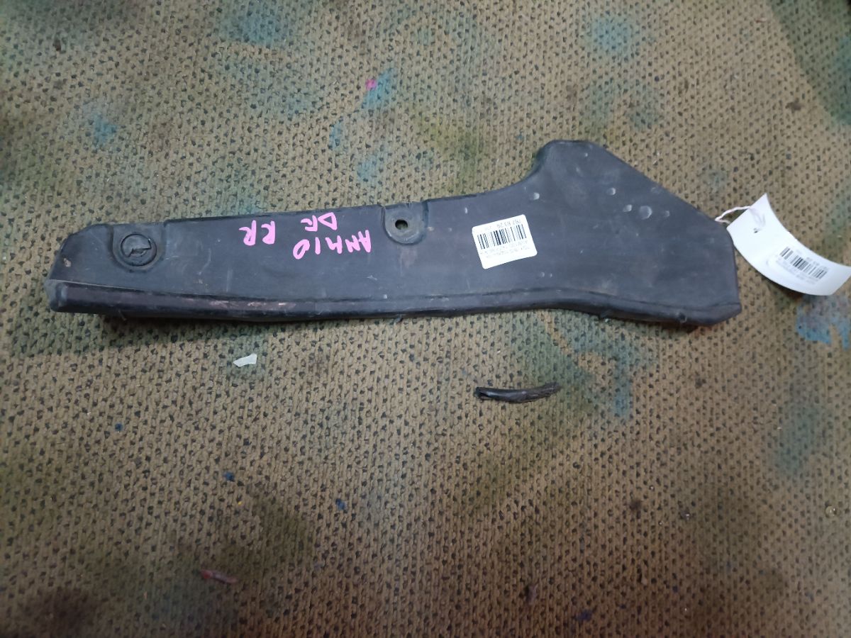 Подкрылок 52152-44100 на Toyota Isis ANM10G 1AZ-FSE Фото 3