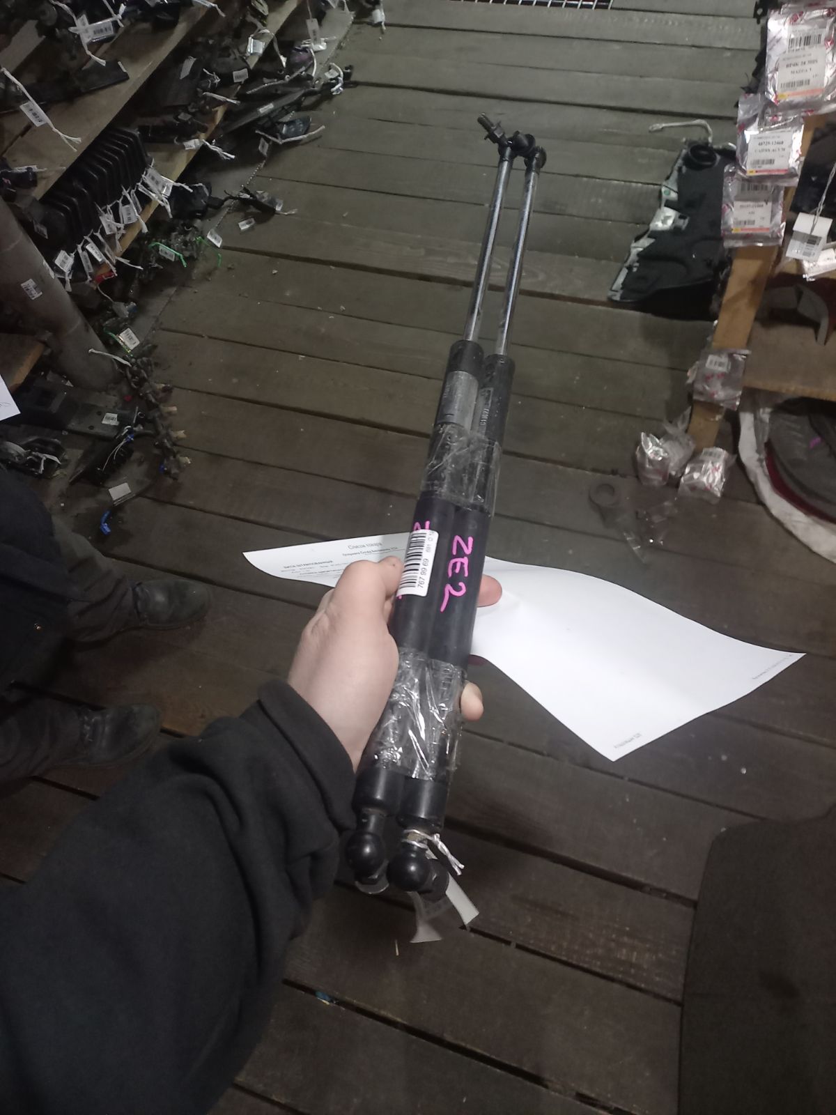 Амортизатор двери 04741-TM8-000 на Honda Insight ZE2 Фото 4