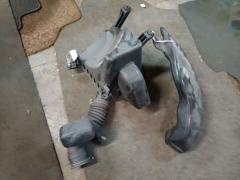 Корпус воздушного фильтра 17700-46460 на Toyota Mark Ii JZX110 1JZ-FSE Фото 10