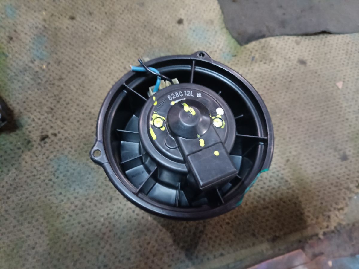 Мотор печки MN140153 на Mitsubishi Colt Z21A Фото 5 Мотор печки MN140153 на Mitsubishi Colt Z21A Фото 5