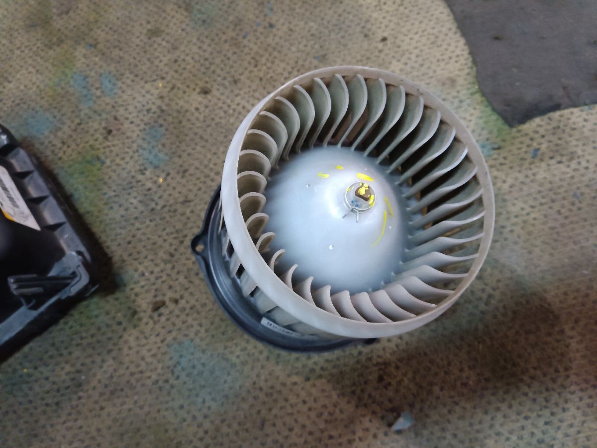 Мотор печки MN140153 на Mitsubishi Colt Z21A Фото 6 Мотор печки MN140153 на Mitsubishi Colt Z21A Фото 6