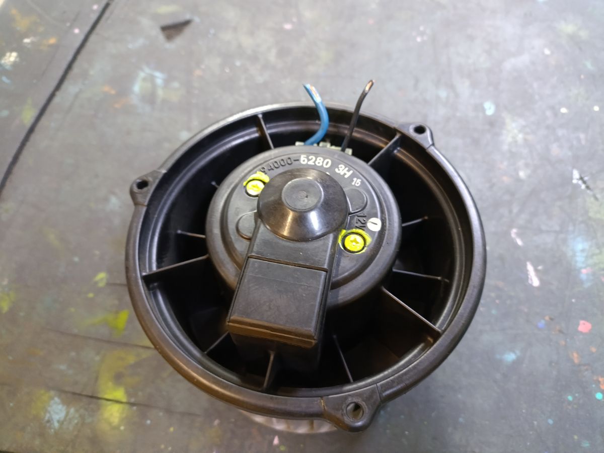 Мотор печки MN140153 на Mitsubishi Colt Plus Z23W Фото 4