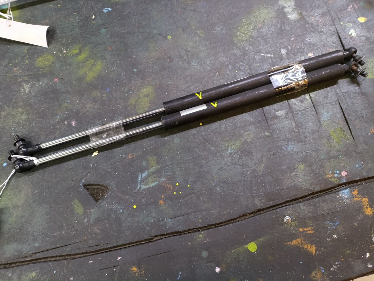 Амортизатор двери 04741-TM8-000 на Honda Insight ZE2 Фото 4