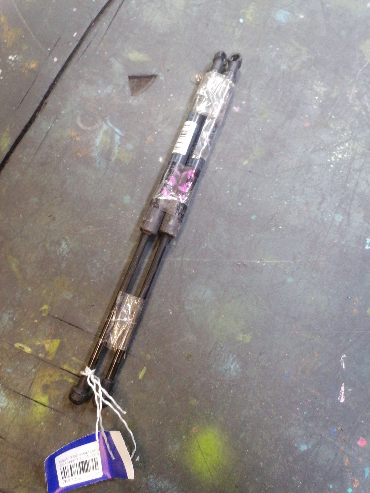 Амортизатор капота 51237060550 на Bmw 3-Series E91-VW72 Фото 3