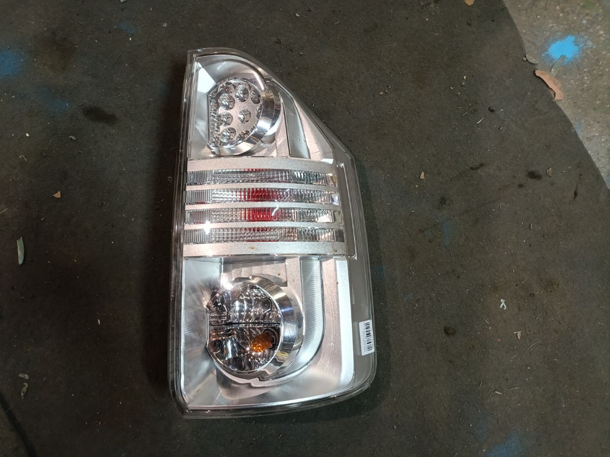 Стоп 28-199 28-199 на Toyota Voxy ZRR70W Фото 4