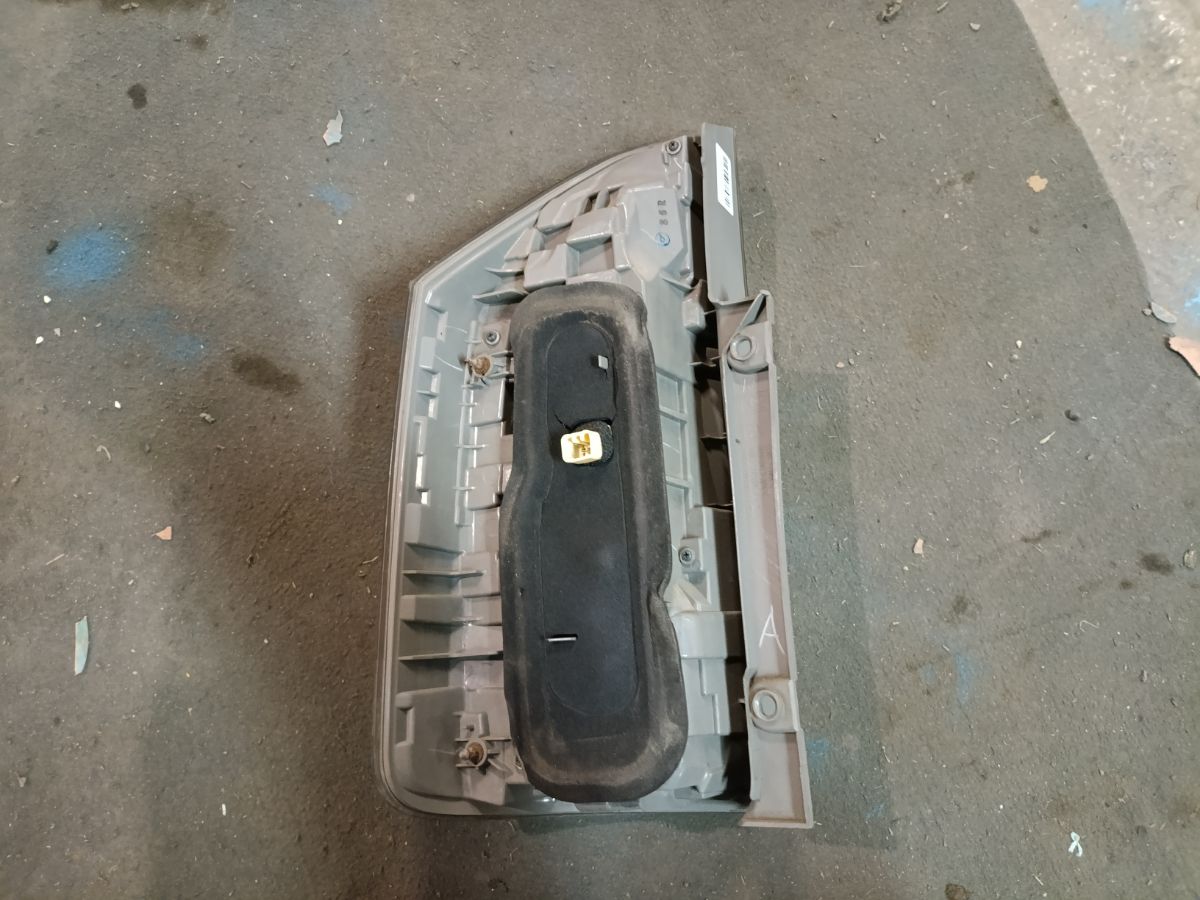 Стоп 28-199 28-199 на Toyota Voxy ZRR70W Фото 5