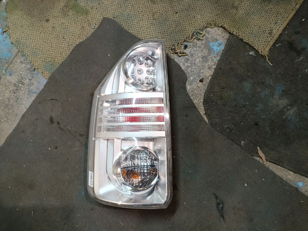 Стоп 28-199 28-199 на Toyota Voxy ZRR70W Фото 4