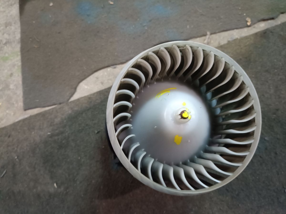 Мотор печки MN140153 на Mitsubishi Colt Z25A Фото 6 Мотор печки MN140153 на Mitsubishi Colt Z25A Фото 6