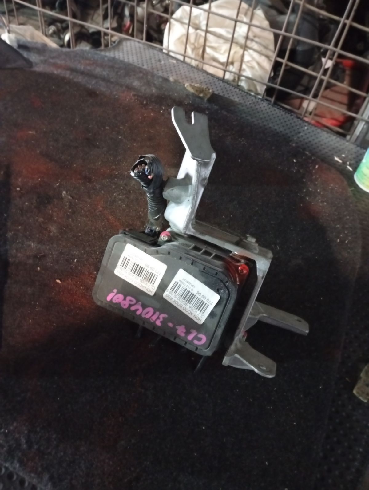 Блок ABS на Honda Accord CL7 K20A Фото 4