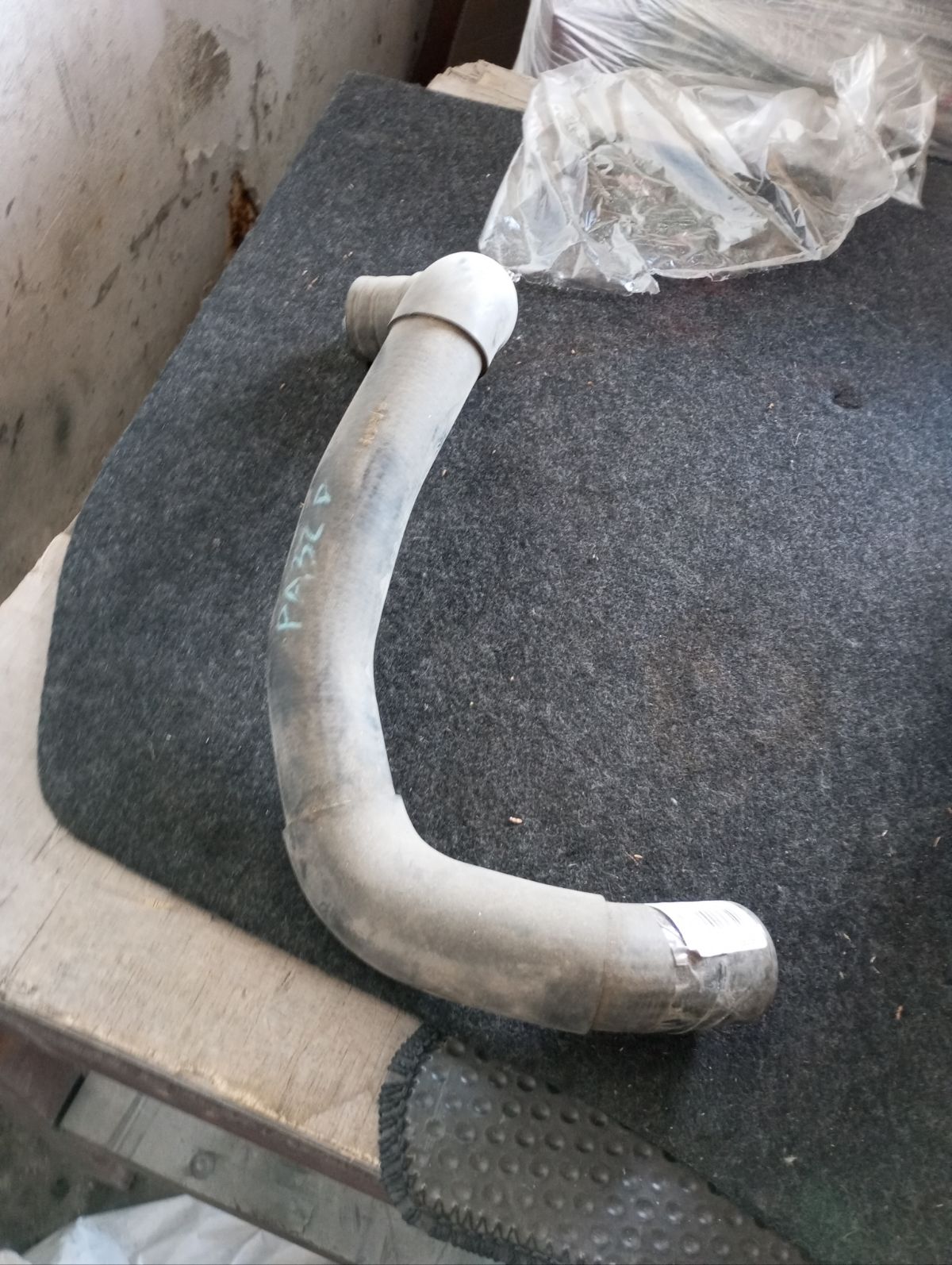 Патрубок радиатора ДВС 2150331U00, 2150331U10 на Nissan Cefiro PA32 VQ25DE Фото 2