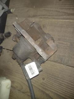 Суппорт 47750-52010 на Toyota Vitz SCP10 1SZ-FE Фото 3