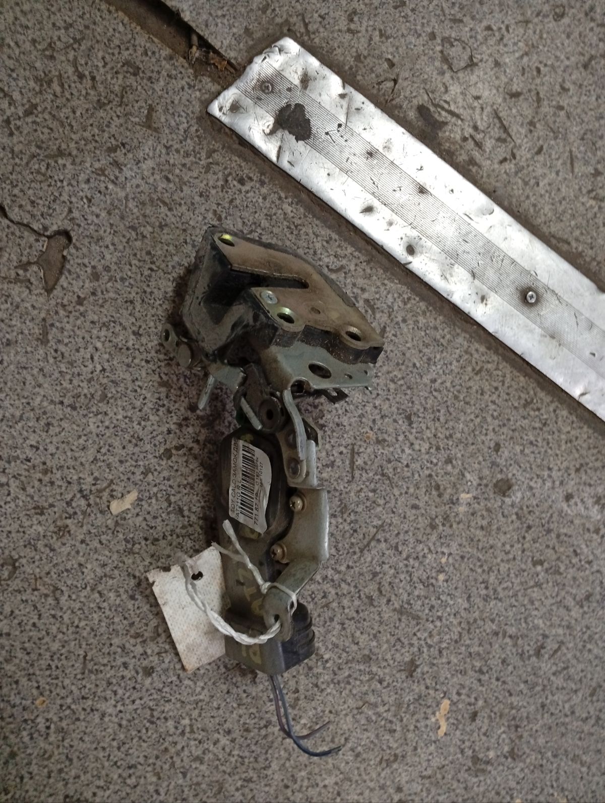 Замок двери на Toyota Caldina AT211G Фото 2