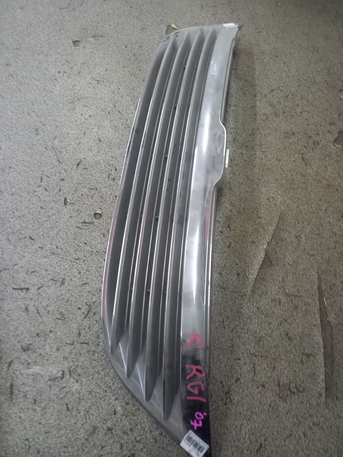 Решетка радиатора на Honda Stepwgn RG1 Фото 5