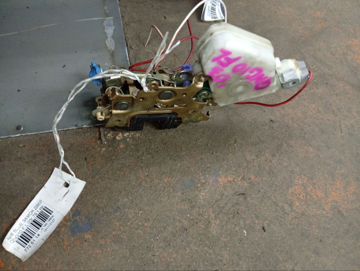 Замок двери на Nissan Bluebird Sylphy QNG10 Фото 4