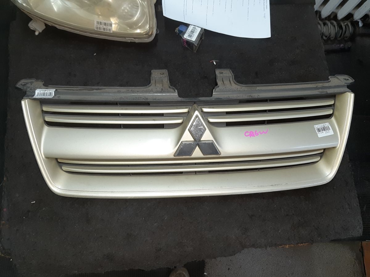 Решетка радиатора MR991301/2 на Mitsubishi Dion CR6W Фото 3