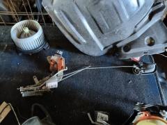 Замок двери на Suzuki Swift HT51S Фото 5