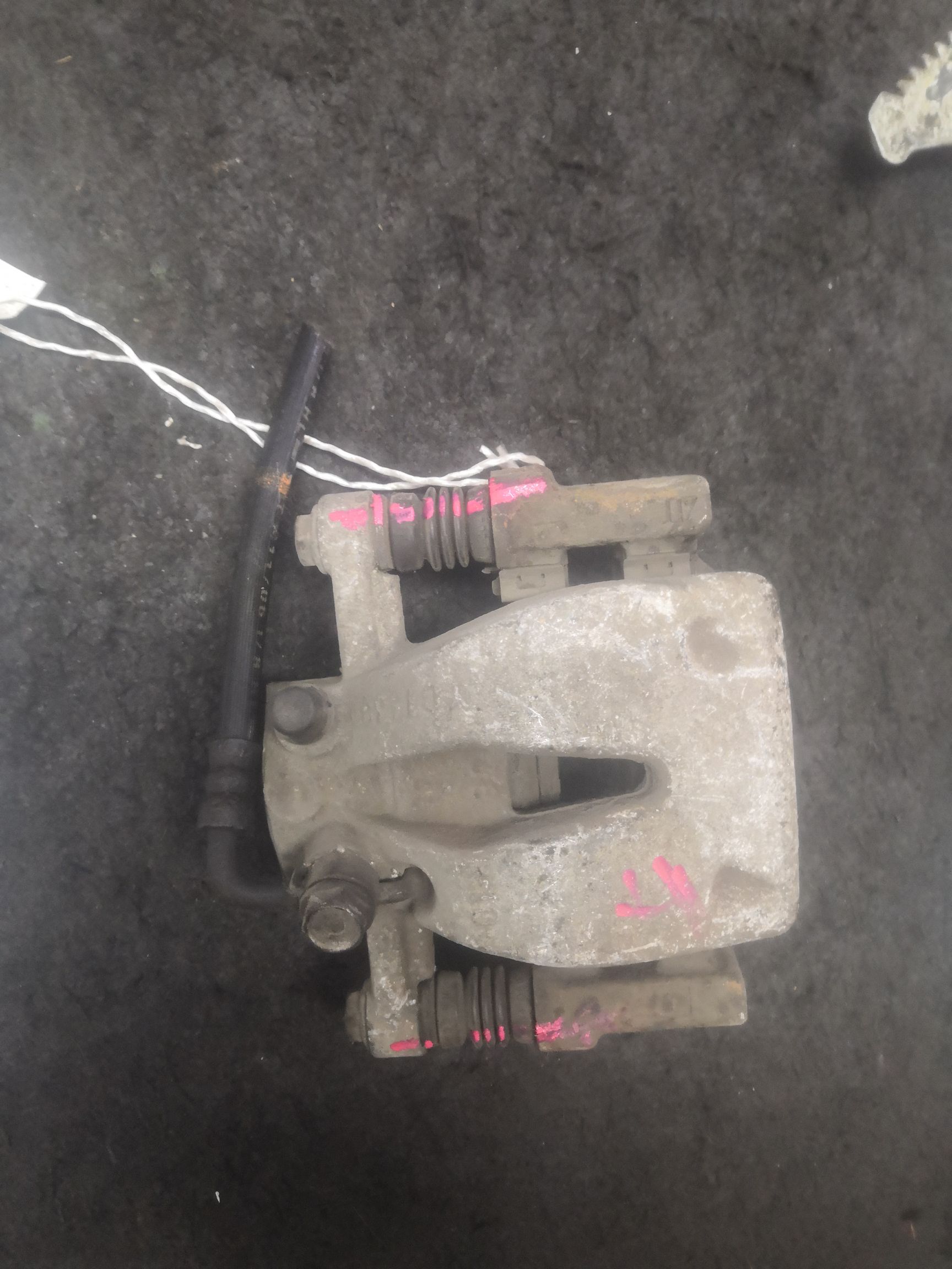 Суппорт 47830-28060 на Toyota Estima ACR50W 2AZ-FE Фото 3