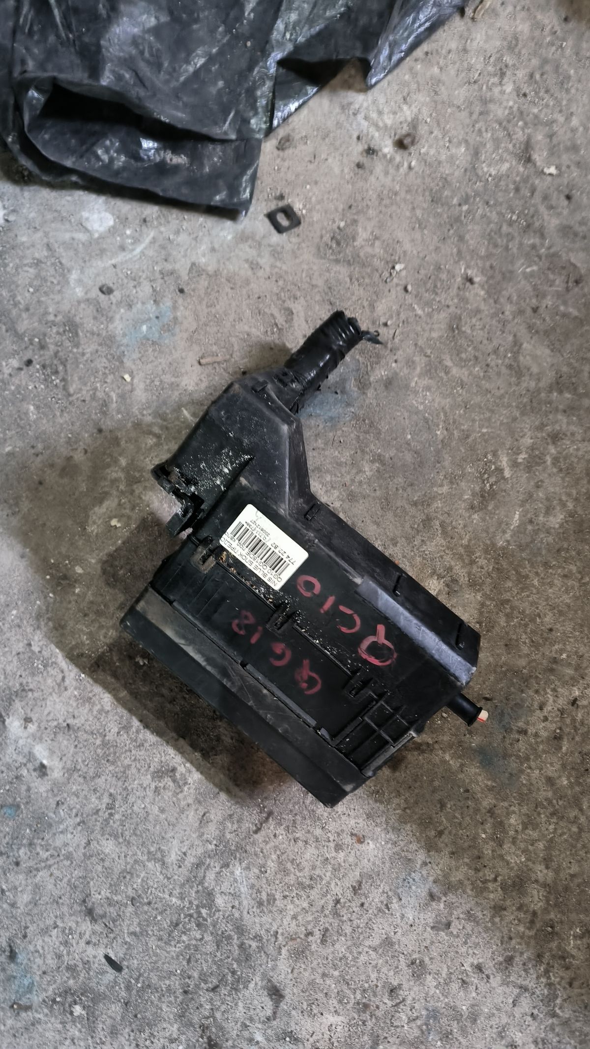 Блок предохранителей на Nissan Bluebird Sylphy QG10 QG18DE Фото 3