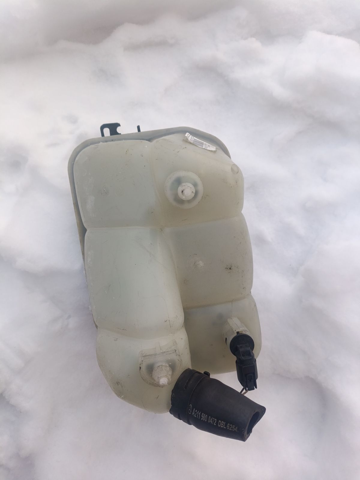 Бачок расширительный A2115000049 на Mercedes-Benz E-Class Station Wagon S211.254 272.943 Фото 11