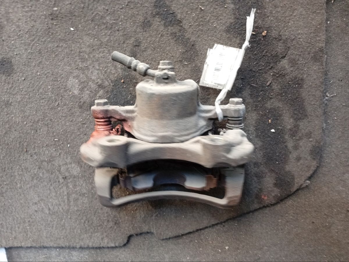 Суппорт на Nissan Cefiro A32 VQ20DE Фото 3