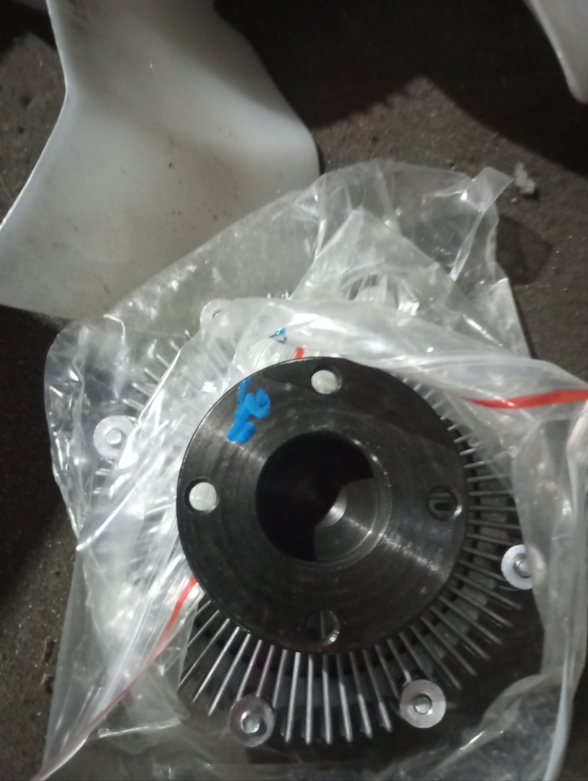 Вискомуфта YUEKUN YK-05006, 238002N, 30398, 3609902, 36902, 45000056SX, 600000046580, 8117102, 8942396511, 8942444090, 8MV 376 791311, ADZ991801, CFC 183 000P, FCG019, GV002, GWIS20F, I22F, IZ12M020A, IZ12M020B, J1529001, JAPVC902, MVC4902, PXNFL006, SV5044S, VC902, VI4090 на Isuzu Bighorn UBS52 C223 Фото 6
