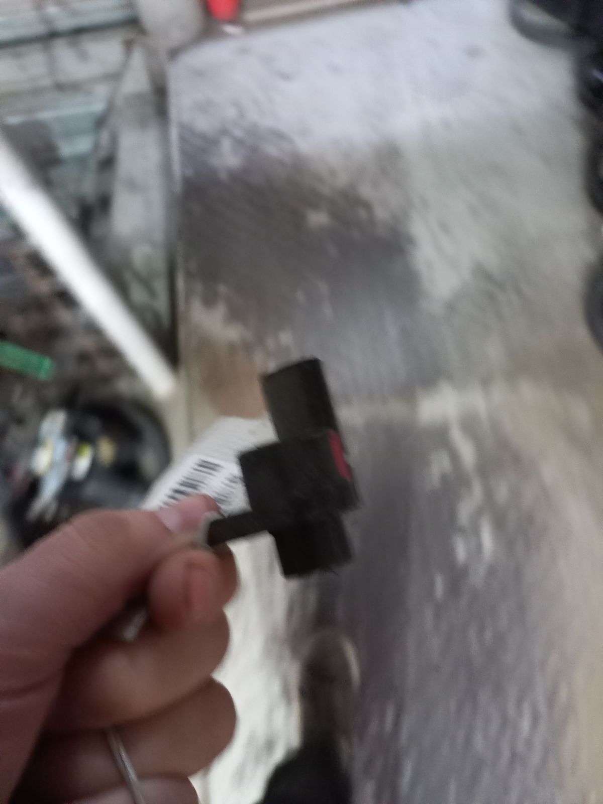 Датчик положения коленвала 33220-70E00 на Suzuki Jimny JB43W M13A Фото 2