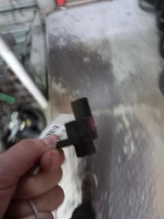 Датчик положения коленвала 33220-70E00 на Suzuki Jimny JB43W M13A Фото 2