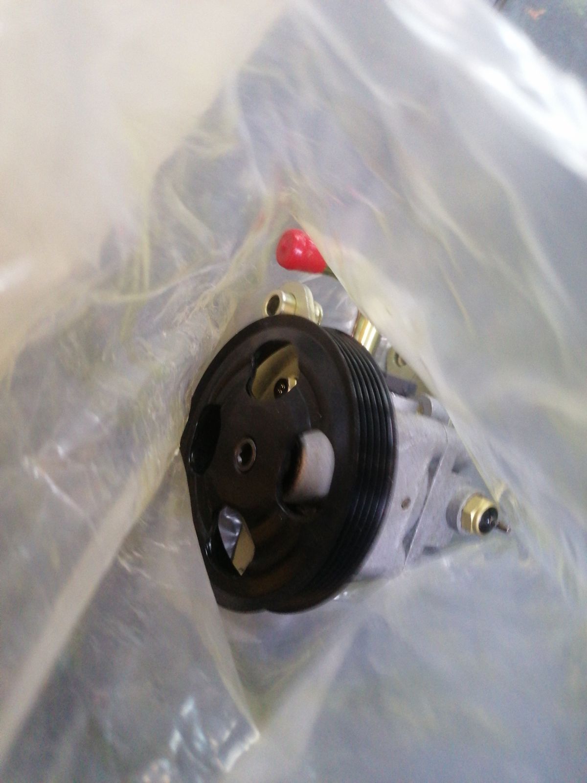 Насос гидроусилителя B26K32650B, 04880260, 15-0433, 54408, 715520433, 8515 50605, AS5249, B26K3-2650A, B26K32650C, BMZ50U, CB803-2650A, CB803-2650B, DEB26K50BM, DF670125, DP3167, DSP1495, HEZ1057HSP, HP25005, HPN0265DF, HPQ1265XQ, M661-02S, M666-08S, MA 005, MA 005R, MZB206K32650C, NI 8006 KIT, NI8006KIT, P1265HG, P1265RB, P1506, PA2311, PSP3902, PUM1827, QF14E00060, RUB26K50BM, SP3821, SP81367, VPMB26K32650B на Mazda Familia S-Wagon BJFW FS-ZE Фото 2