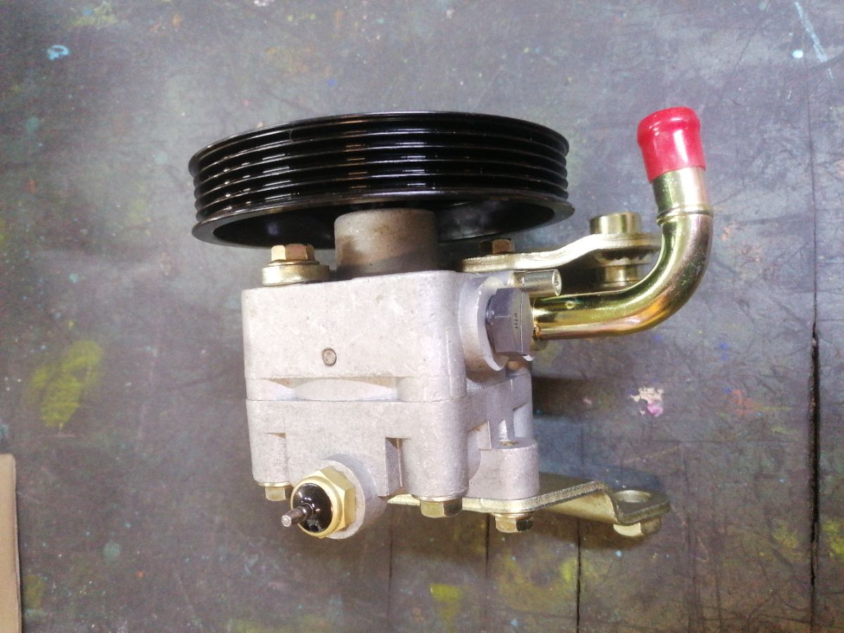 Насос гидроусилителя B26K32650B, 04880260, 15-0433, 54408, 715520433, 8515 50605, AS5249, B26K3-2650A, B26K32650C, BMZ50U, CB803-2650A, CB803-2650B, DEB26K50BM, DF670125, DP3167, DSP1495, HEZ1057HSP, HP25005, HPN0265DF, HPQ1265XQ, M661-02S, M666-08S, MA 005, MA 005R, MZB206K32650C, NI 8006 KIT, NI8006KIT, P1265HG, P1265RB, P1506, PA2311, PSP3902, PUM1827, QF14E00060, RUB26K50BM, SP3821, SP81367, VPMB26K32650B на Mazda Familia S-Wagon BJFW FS-ZE Фото 3